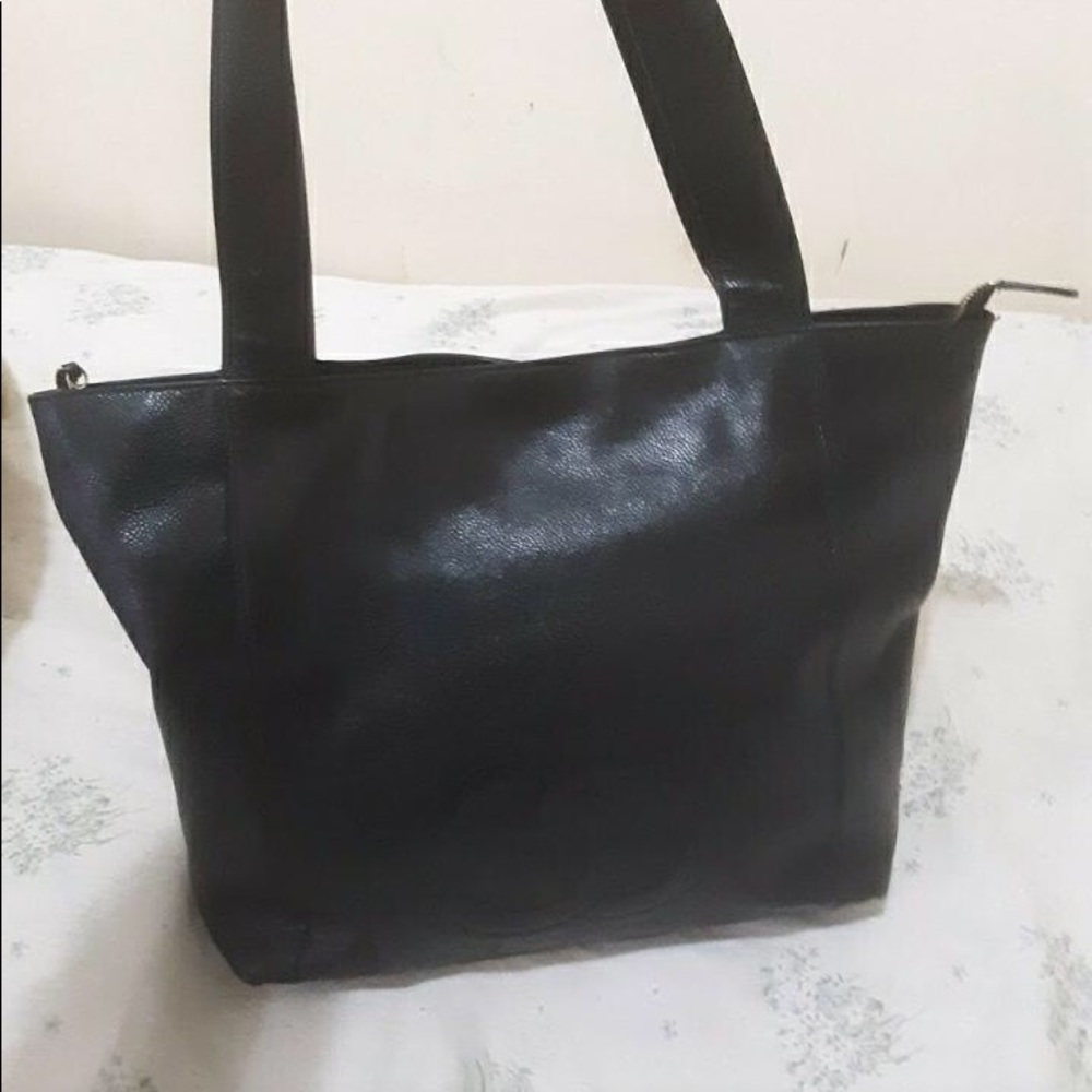 Vintage CHANEL Black Calfskin ToteBag - Picture 5 of 6